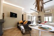 Lakeside Escape, outdoor porch, AC, fiber Wi-Fi