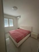 Lake View Luxury Apartment