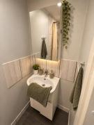 Apartment 8 - Bright 2BR Apartment, Near Centre, Airport Access
