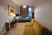 V Airport & West Railway Station apartments
