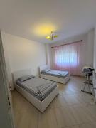 Cozy 2-Bedroom Apartment Near the Beach