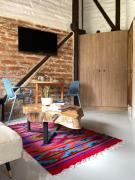 Inca Haus - Modern Studio with Free Parking
