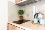 Shiny 6 Central Stay 1BR Ap Kitchen & Balcony