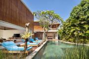 Payapaya Seminyak luxury vila 4 BR near beach potato head