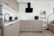 A Modern Studio with a Balcony in a Good Location by Noclegi Renters