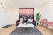 Coral Ridge Retreat Stylish 2BR in Prime Location