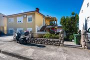 Apartments with parking space Novi Vinodolski - 2416