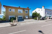 Apartments with parking space Novi Vinodolski - 2416