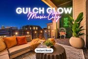 Neon balcony house - sleeps 12 near Broadway