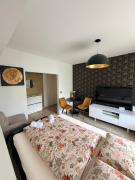 GOLDEN APARTMENT - near Central Train Station