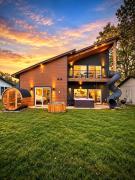 New! Custom Big McDonald Lake Cabin W Pickle Ball
