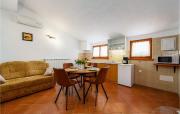 Nice Apartment In Tinjan With Private Swimming Pool, Can Be Inside Or Outside