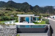 Villa Guindaste I by an island apart