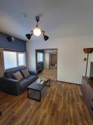 L Otaru , Maximum 6 people , Free parking , AC , Within walking distance of Minami-Otaru Station , Near Otaru Chikko , 10G Wi-Fi