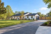 Luxury 3BR Pond View Home with Gameroom