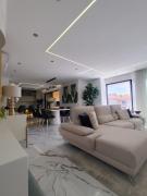 Apartamento da Vargem - Premium 3-Bedroom Penthouse with Rooftop, Jacuzzi & BBQ