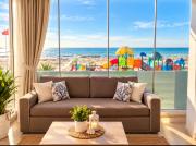Ampio monolocale con terrazza fronte mare 104