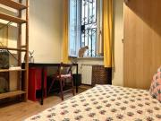Room for female students & professionals in Central Rome