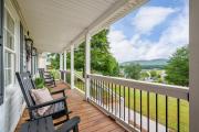 New Remodel Pet-Friendly 4BRn with Scenic Views from Porch & Deck