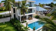 Stunning 3rd line villa with pool and garden by KSN