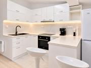 Spacious Central Apartment w Space for 6 Guests