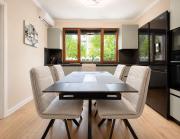 Luxury 3-Bedroom Oasis with Parking near NDK by Flat Manаger