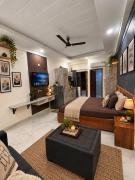 Stay Berry Stays Premium 1Rk Near Medanta