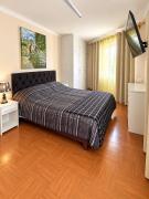 6 Rooms Blocks away Beach, Baquedano and Downtown
