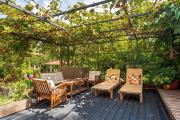 Janas Garden House with Hot Tub