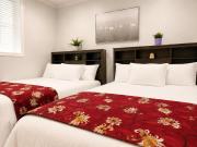 Bright Luxury 2 Queen beds for 4 guests with Ensuite bath & Cozy Guest Rooms for 2 guests