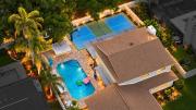 Hot Tub Sportscourt Game Room 5 min to Beach