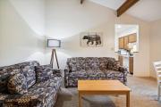 202 Cedarbrook One bedroom Queen Suite