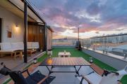 Entire Home, Private Rooftop, Elevator, Free Parking, Convenience Store 2 min, Supermarket 4 min, Daiso 8 min