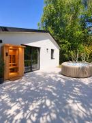 Peaceful Garden Hideaway