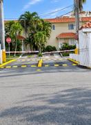 Charming Haven - 2 BDR Queen Suites
