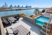 AmazINN Places Penthouse Deluxe, Skyline and Private Rooftop