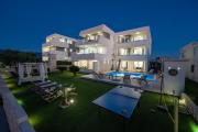 Apartments & Rooms Pool Villas Maris