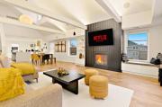 Modern 2-Bedroom & Den Near the Falls Parking Included Sleeps 6