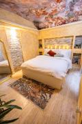 Charming Private Underground Roman Retreat Self Check-In B