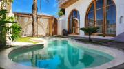 Villa Alora - Central & Spacious