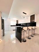 Luxury Townhouse with Pool & BBQ