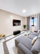1CH & Salon-in front of beach-fibre-TNG