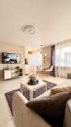 City Center Apartment, Walk to Border
