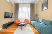 Przestronny Apartament z Balkonem by Noclegi Renters