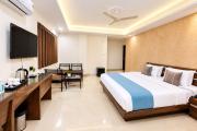 Hotel F-Tune Premium Near Railway Station And Mahakal Temple # Fully AC Room- Best Prime Location