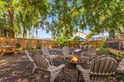Charming Upstairs Stay near Old Town
