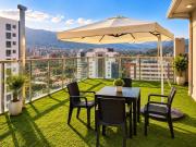 3BR Sky Oasis Penthouse with City Views Parking Country Club Zone
