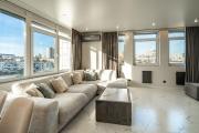 10-74 Manhattan 2-bedroom, Beresteiskyi 11, Kyiv, Politekh metro nearby, stunning city view, 15 kW backup power, Petrovdim Apartment
