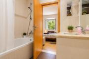 Spacious 3BR Apartment, Metro at Door, Baixa