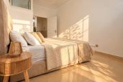 Hydra Apartment with Terrace and Veranda
